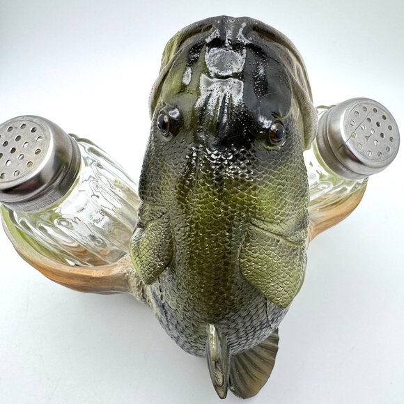 2019 Rivers Edge Bass Salt & Pepper Shaker Set Resin & Glass - Picture 9 of 14